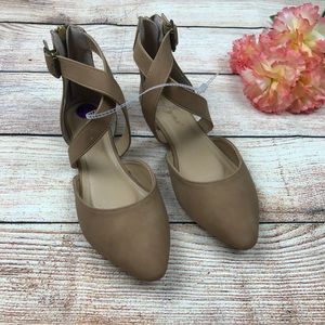 NWOT Beige flats Sz 6.5